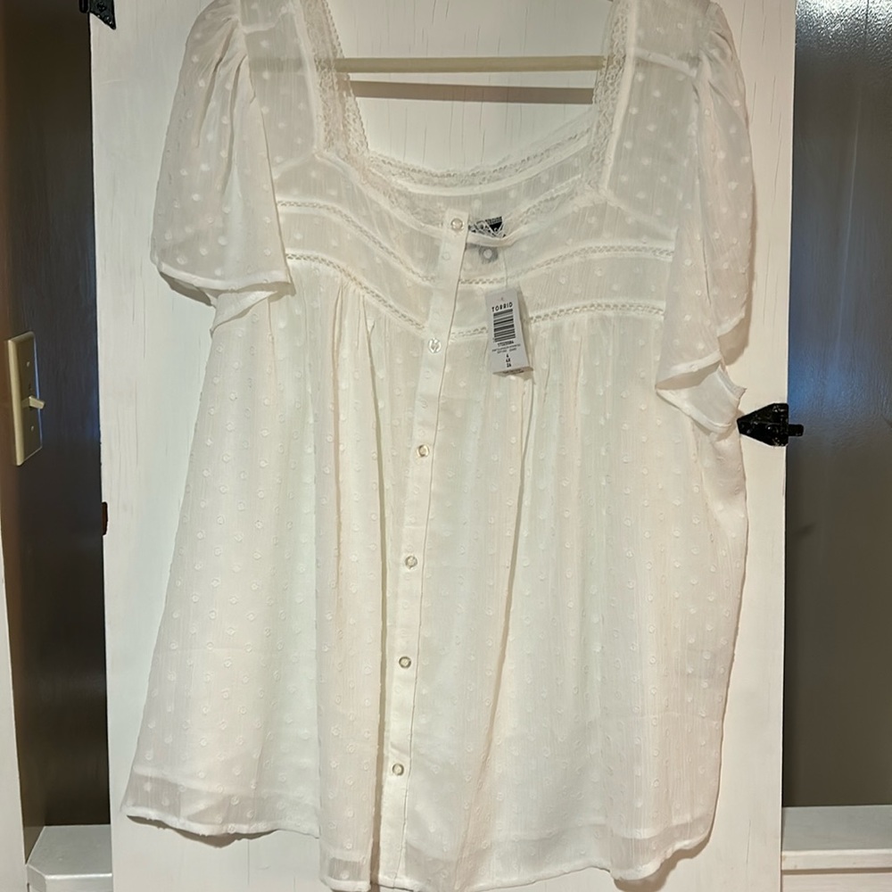 Torrid sz 3 white sheer blouse